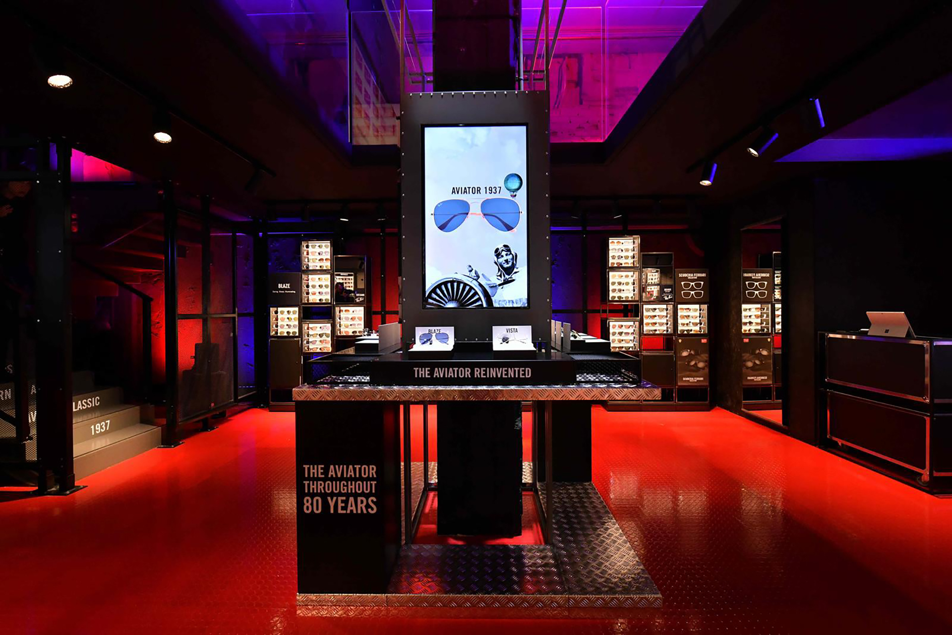 Ray Ban pop up store in Italy | PopUppens